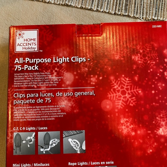 All-Purpose
Light. Clips
75-Pack
• Indoor/Outdoor
• For Use on Shingles/Gutters - Picture 2 of 6